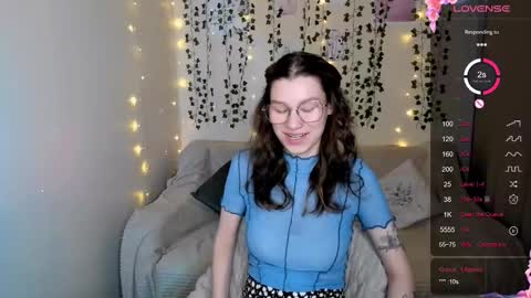 Snapshot of linablossom chatting on 10-18-25, 03:31 Lina online show from 10-18-25, 03:31