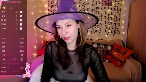 Snapshot of linablossom chatting on 10-28-25, 09:24 Lina online show from 10-28-25, 09:24