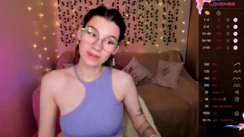 Snapshot of linablossom chatting on 11-17-25, 08:20 Lina online show from 11-17-25, 08:20