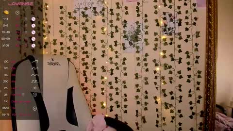 Snapshot of linablossom chatting on 02-05-26, 08:19 Lina online show from 02-05-26, 08:19