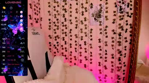 Snapshot of linablossom chatting on 02-24-26, 08:23 Lina online show from 02-24-26, 08:23