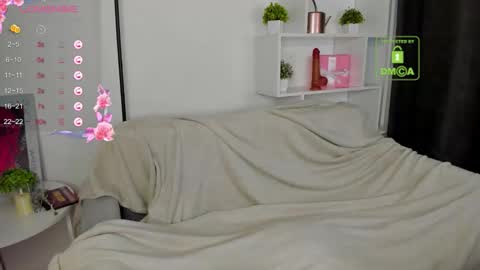Snapshot of linaderose chatting on 10-22-25, 02:56 Tiffany online show from 10-22-25, 02:56