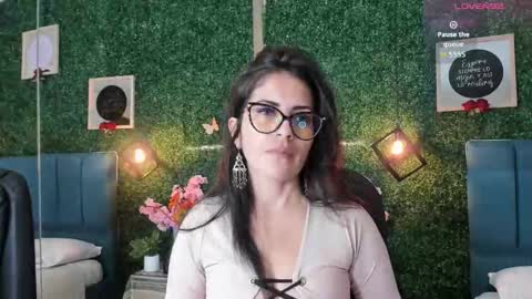 Lina  online show from 10-16-25, 11:33