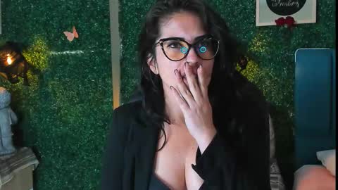 Lina  online show from 10-28-25, 12:19