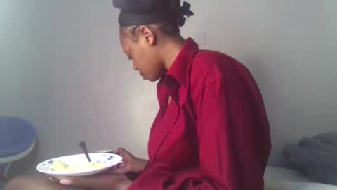 Snapshot of linahusu chatting on 11-22-25, 09:30 linahusu online show from 11-22-25, 09:30