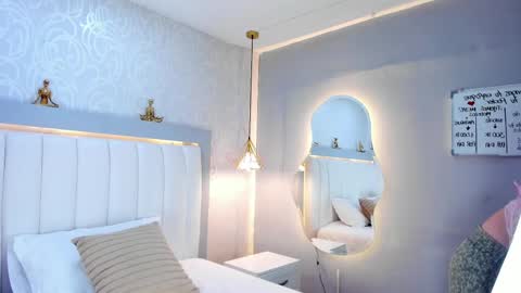 L I N A  online show from 09-16-25, 04:13