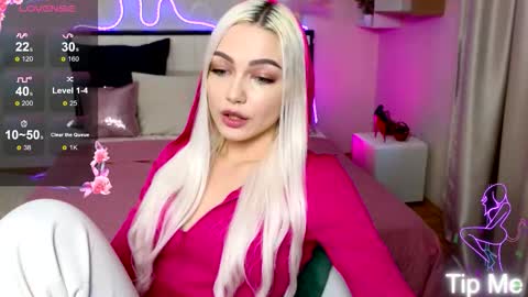 Snapshot of linalirian chatting on 10-17-25, 01:35 I am Lina online show from 10-17-25, 01:35