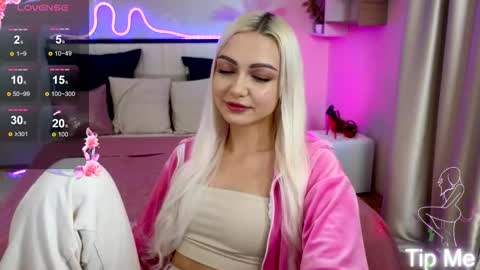 Snapshot of linalirian chatting on 10-18-25, 02:29 I am Lina online show from 10-18-25, 02:29