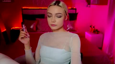 Snapshot of linalirian chatting on 11-14-25, 02:16 I am Lina online show from 11-14-25, 02:16