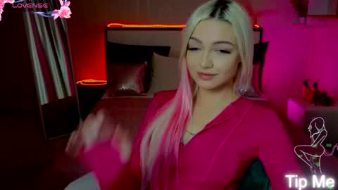 Snapshot of linalirian chatting on 11-16-25, 02:33 I am Lina online show from 11-16-25, 02:33