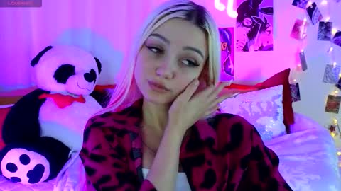 Snapshot of linalirian chatting on 11-18-25, 02:43 I am Lina online show from 11-18-25, 02:43