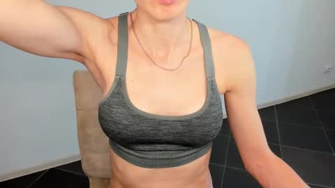 LinaLivee online show from 01-25-25, 09:25