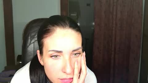 LinaLivee online show from 11-27-25, 09:39