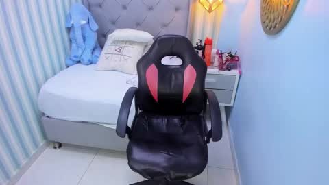 L I N A  online show from 01-20-25, 03:15