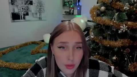 Snapshot of linatruly chatting on 12-20-24, 08:12 Lina online show from 12-20-24, 08:12