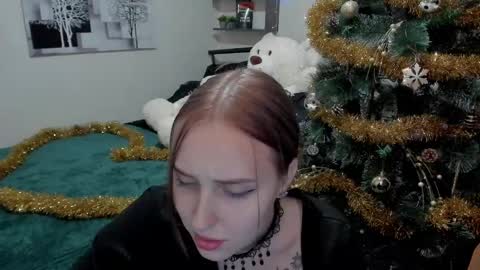 Snapshot of linatruly chatting on 12-21-24, 11:45 Lina online show from 12-21-24, 11:45