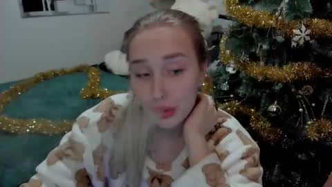 Snapshot of linatruly chatting on 12-25-24, 09:00 Lina online show from 12-25-24, 09:00