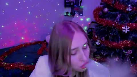 Snapshot of linatruly chatting on 12-29-24, 12:20 Lina online show from 12-29-24, 12:20