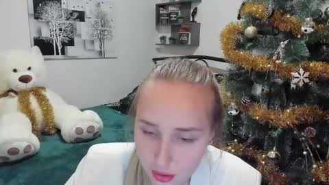 Snapshot of linatruly chatting on 01-12-25, 08:25 Lina online show from 01-12-25, 08:25