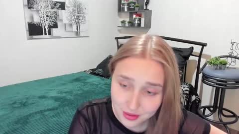 Snapshot of linatruly chatting on 01-18-25, 12:35 Lina online show from 01-18-25, 12:35