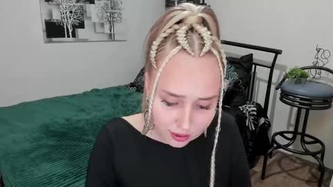 Snapshot of linatruly chatting on 02-16-25, 12:19 Lina online show from 02-16-25, 12:19