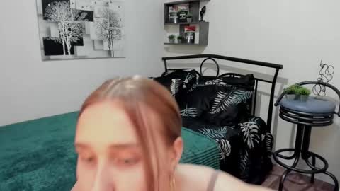 Snapshot of linatruly chatting on 03-07-25, 12:58 Lina online show from 03-07-25, 12:58