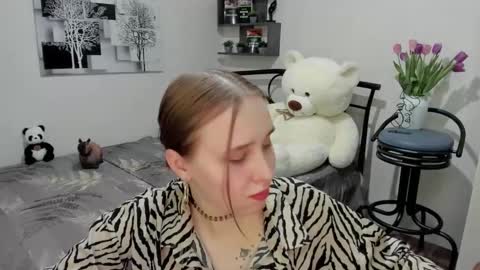 Snapshot of linatruly chatting on 03-08-25, 09:51 Lina online show from 03-08-25, 09:51