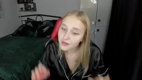 Snapshot of linatruly chatting on 09-11-25, 09:48 Lina online show from 09-11-25, 09:48