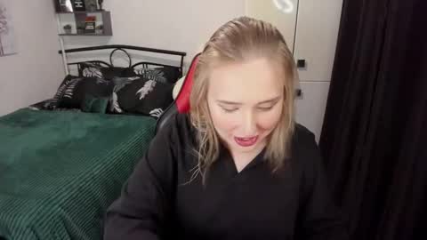 Snapshot of linatruly chatting on 09-22-25, 10:01 Lina online show from 09-22-25, 10:01