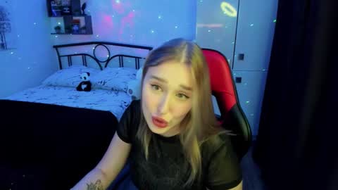 Snapshot of linatruly chatting on 10-16-25, 09:49 Lina online show from 10-16-25, 09:49