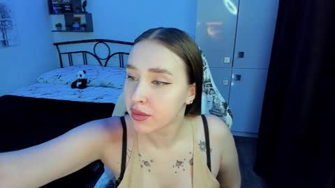 Snapshot of linatruly chatting on 11-17-25, 10:04 Lina online show from 11-17-25, 10:04