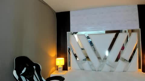 Snapshot of linda4petite chatting on 05-18-26, 06:36 Linda online show from 05-18-26, 06:36