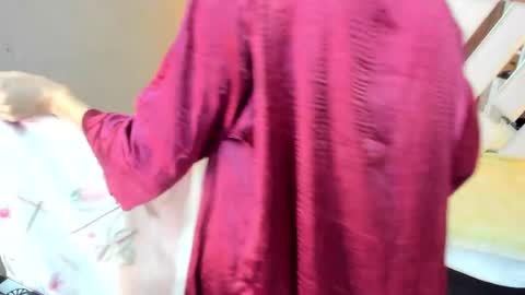 Snapshot of linda4petite chatting on 05-24-26, 01:16 Linda online show from 05-24-26, 01:16