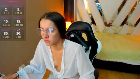 Snapshot of linda4petite chatting on 06-01-26, 06:31 Linda online show from 06-01-26, 06:31