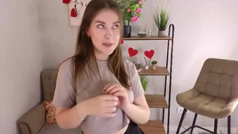 Snapshot of linda__williams chatting on 07-19-26, 10:08 Mia online show from 07-19-26, 10:08