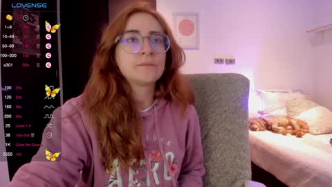 Giggles  online show from 02-03-25, 03:53