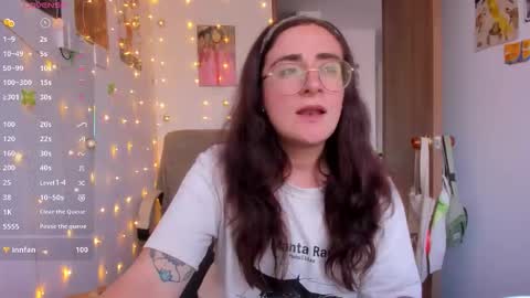 Giggles  online show from 11-07-25, 09:26