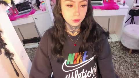 Lindaa maria  online show from 11-18-25, 04:39