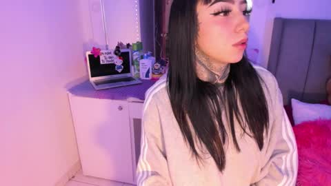 Lindaa maria  online show from 12-17-25, 05:02