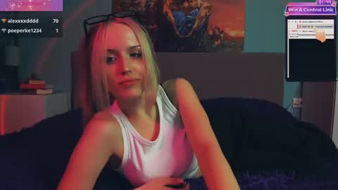 Snapshot of linda_roxy chatting on 02-15-25, 05:07 Linda online show from 02-15-25, 05:07