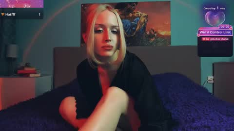 Snapshot of linda_roxy chatting on 03-01-25, 06:32 Linda online show from 03-01-25, 06:32