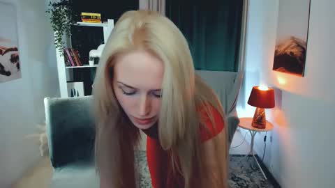 Snapshot of linda_roxy chatting on 09-27-25, 09:09 Linda online show from 09-27-25, 09:09