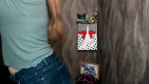 Snapshot of linda_s_ chatting on 09-27-25, 09:14 Linda online show from 09-27-25, 09:14