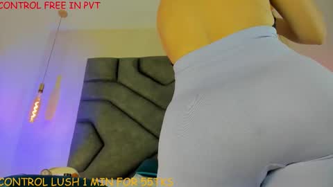 Snapshot of linda_saenz1 chatting on 11-19-25, 11:43 Linda Saenz online show from 11-19-25, 11:43