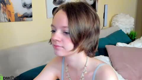 Snapshot of lindaa_bell chatting on 05-09-26, 01:11 My real name is Olivia online show from 05-09-26, 01:11