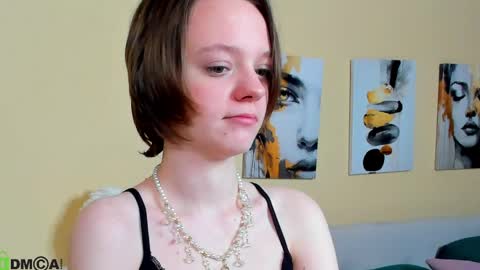 Snapshot of lindaa_bell chatting on 05-10-26, 01:00 My real name is Olivia online show from 05-10-26, 01:00