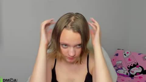 Snapshot of lindaa_bell chatting on 06-10-26, 01:17 My real name is Olivia online show from 06-10-26, 01:17