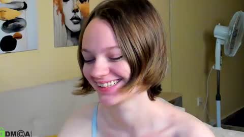 Snapshot of lindaa_bell chatting on 06-12-26, 01:15 My real name is Olivia online show from 06-12-26, 01:15