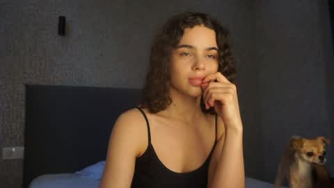 Snapshot of lindaaii chatting on 06-04-26, 01:39 Linda online show from 06-04-26, 01:39