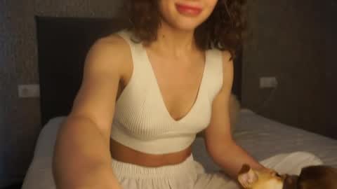 Snapshot of lindaaii chatting on 06-08-26, 01:44 Linda online show from 06-08-26, 01:44